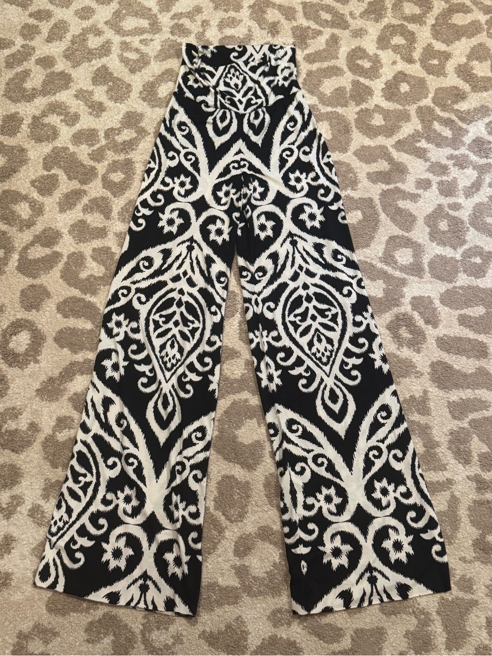 Black & White Damask Wide-Leg Pants